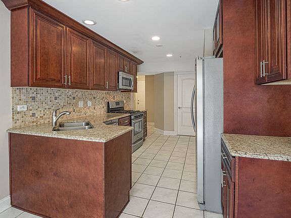 4th image of 1223 Orleans Dr #1223