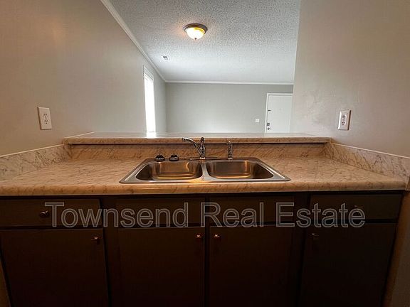 5th image of 5846B Century Oaks Dr