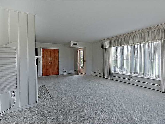 4th image of 604 W Lake Ave