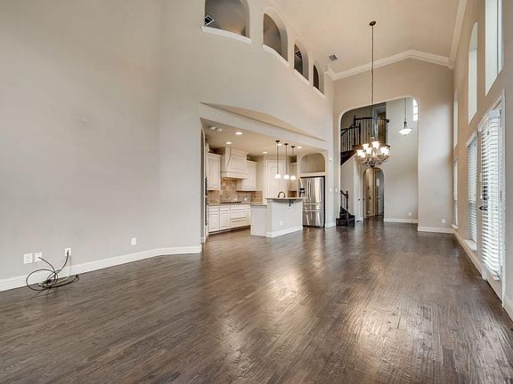 5th image of 8408 La Fontaine Dr