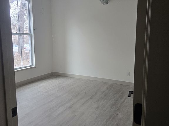 5th image of 815 6th St SE Unit 2