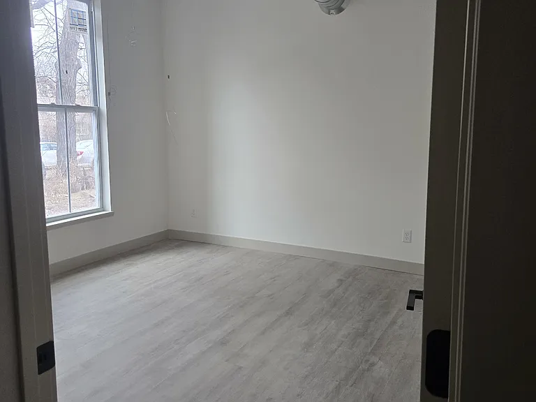 815 6th St SE #2 — Photo 5