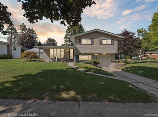 714 Sweetbriar, Milford, MI
