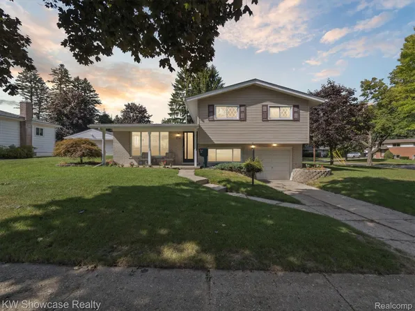 714 Sweetbriar, Milford, MI 48381