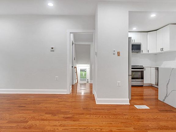 5th image of 3717 36th St