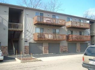 320 Woodridge Cir UNIT D, South Elgin, IL 60177