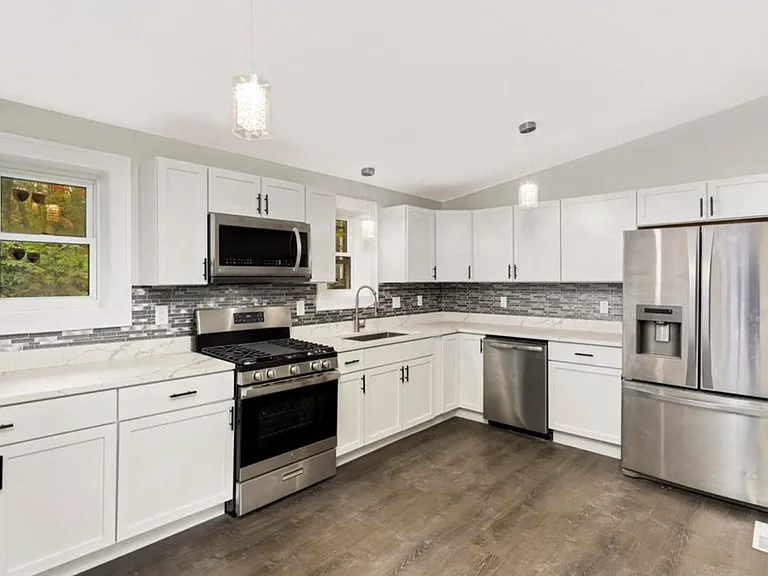 4442 Dorchester Rd — Photo 5