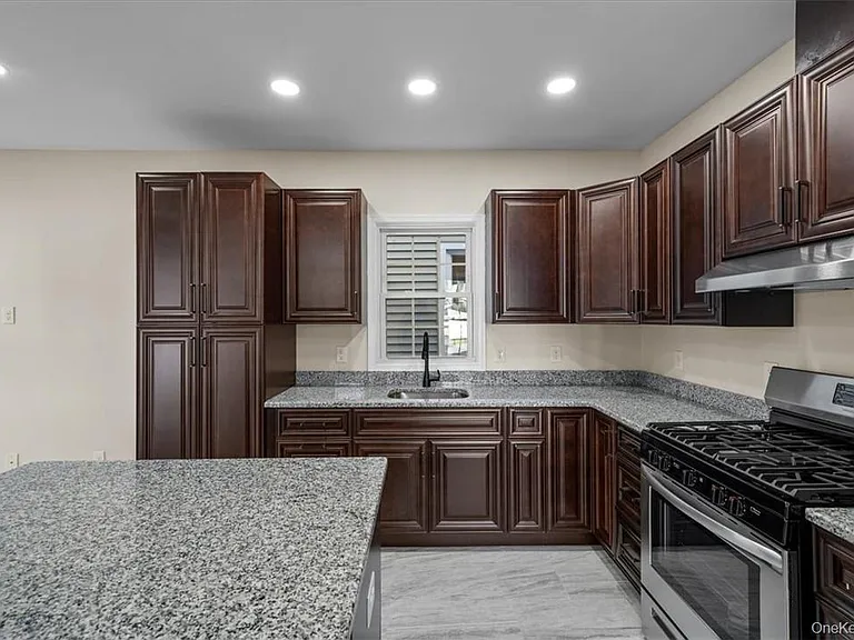 175 W Main St #1 — Photo 7