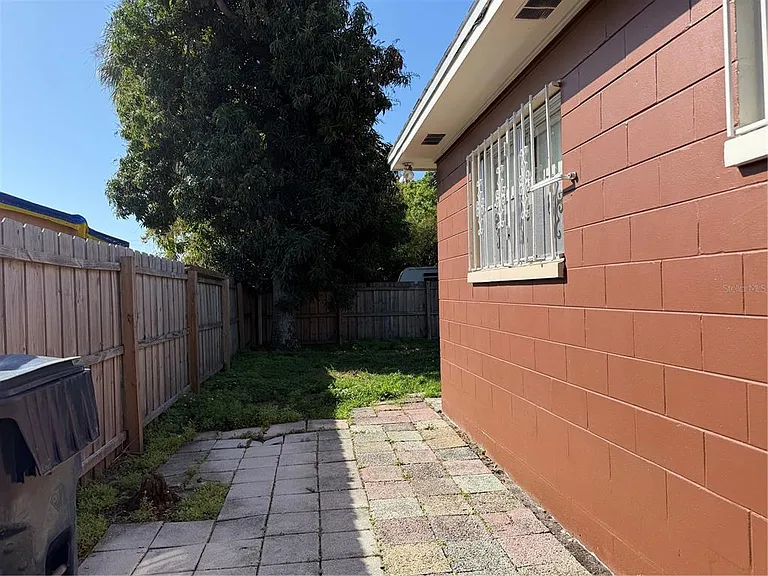3230 W Saint Conrad St — Photo 16