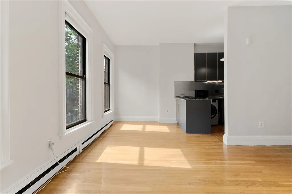 1 bed, 1.0 bath, 700 sqft, $3,850 — Photo 2