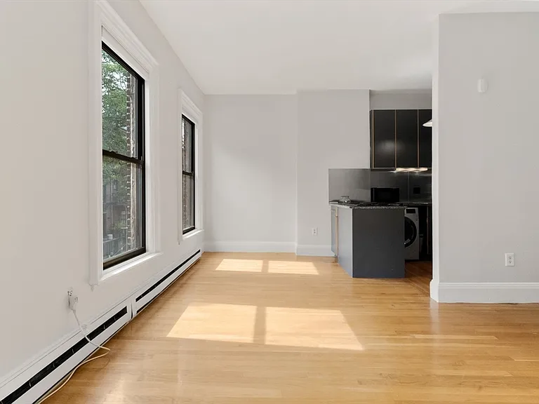 182 W Brookline St #3 — Photo 2