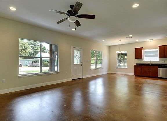 3rd image of 209 Shade St