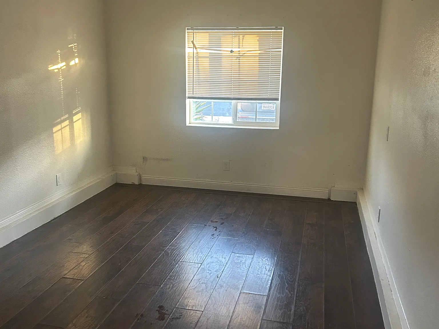 6 bed, 4399 sqft, $1,299 — Photo 4