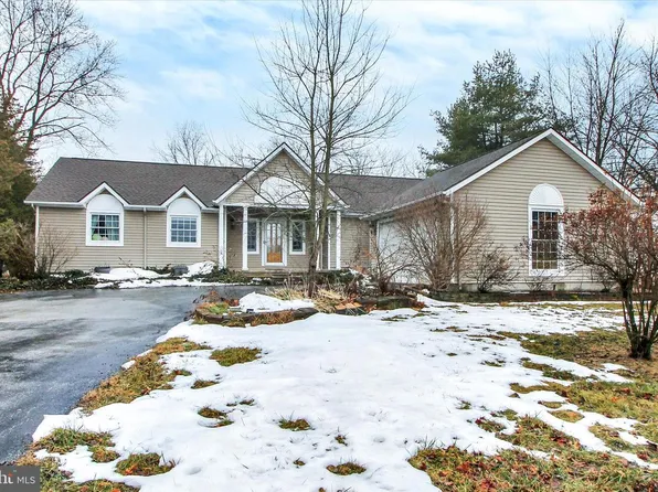 837 Hancock Dr, Gettysburg, PA 17325