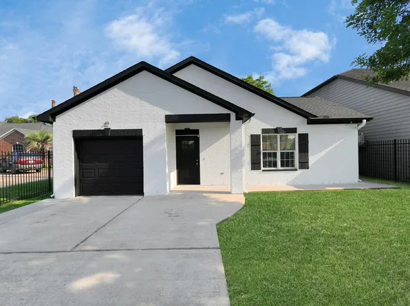 9006 Ledge St, Houston, TX 77075