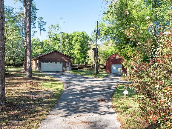 3rd image of 346 SW Brookwood Dr