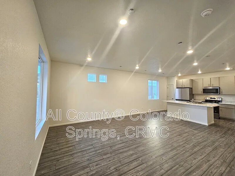 3 bed, 2.5 bath, 1448 sqft, $2,250 — Photo 4