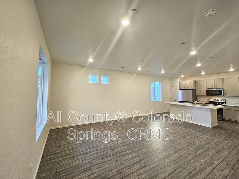 9256 Lytle Grv — Photo 4