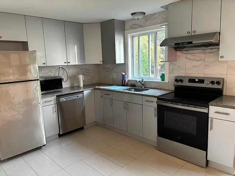 31 Manila Ave #1 — Photo 9