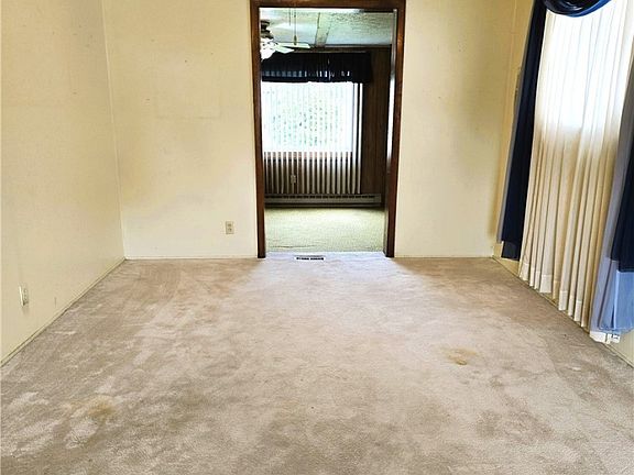 4th image of 6470 Sandfield Dr