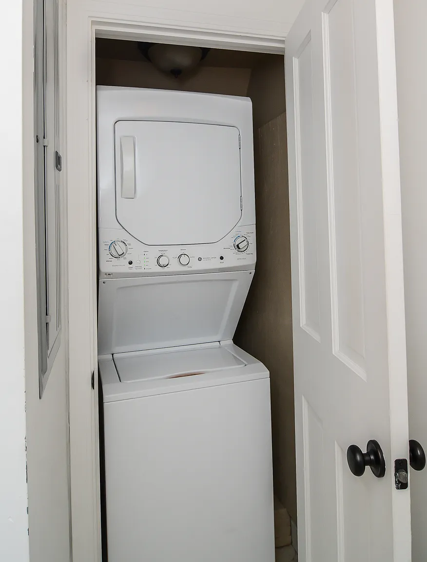 2 bed, 1042 sqft, $3,300 — Photo 3