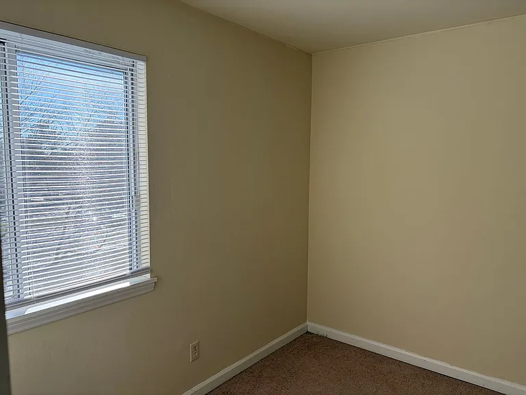1470 Seneca Dr #G — Photo 3