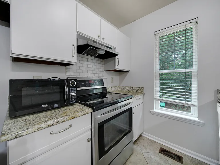 8105 Circle Tree Ln — Photo 13