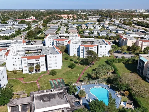 2850 Somerset Dr APT 204L, Lauderdale Lakes, FL 33311