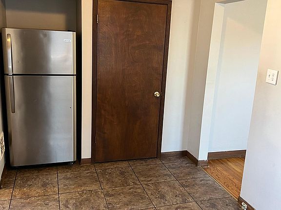 5th image of 5251 Bancroft Ave #2W