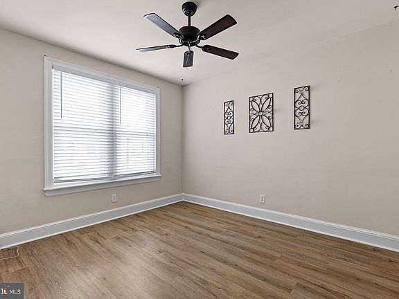 5th image of 8 Cedar St