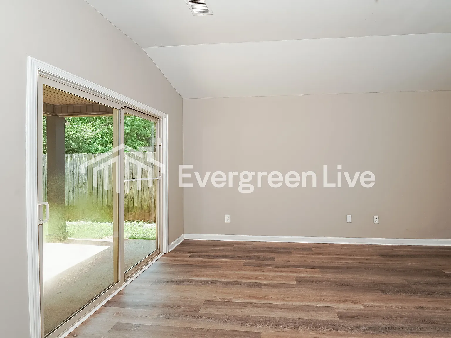 3 bed, 2.0 bath, 1291 sqft, $1,345 — Photo 3