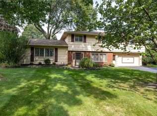 164 Bunker Hill Dr, Rochester, NY 14625