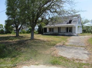 154 Canal Dr, Harkers Island, NC 28531