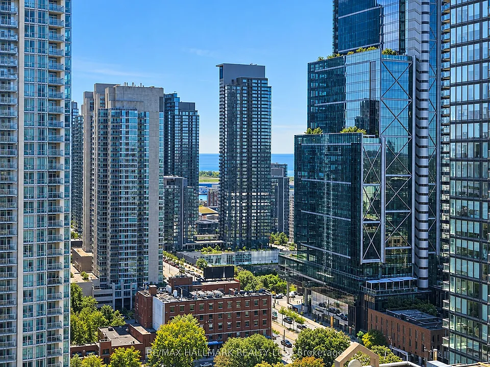 400 King St W #2616