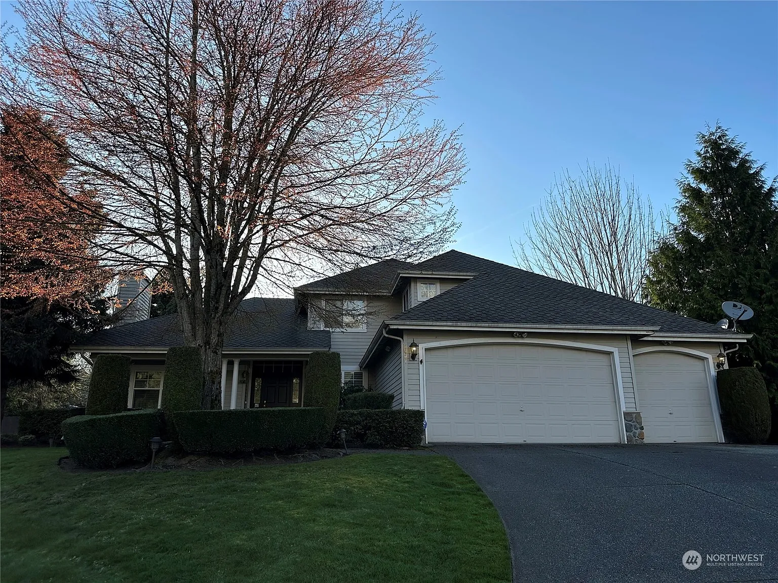2401 lyons Avenue NE photo 1