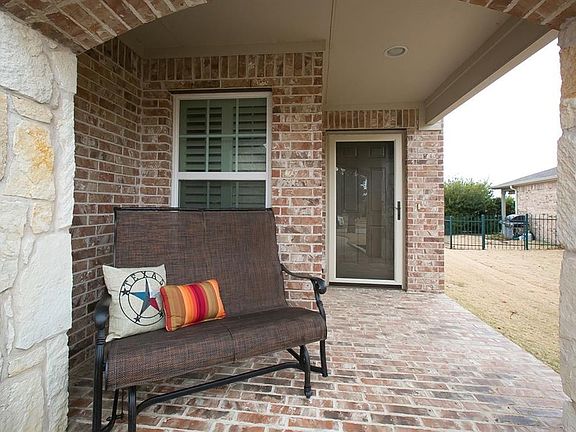 2nd image of 267 Mariposa Ln