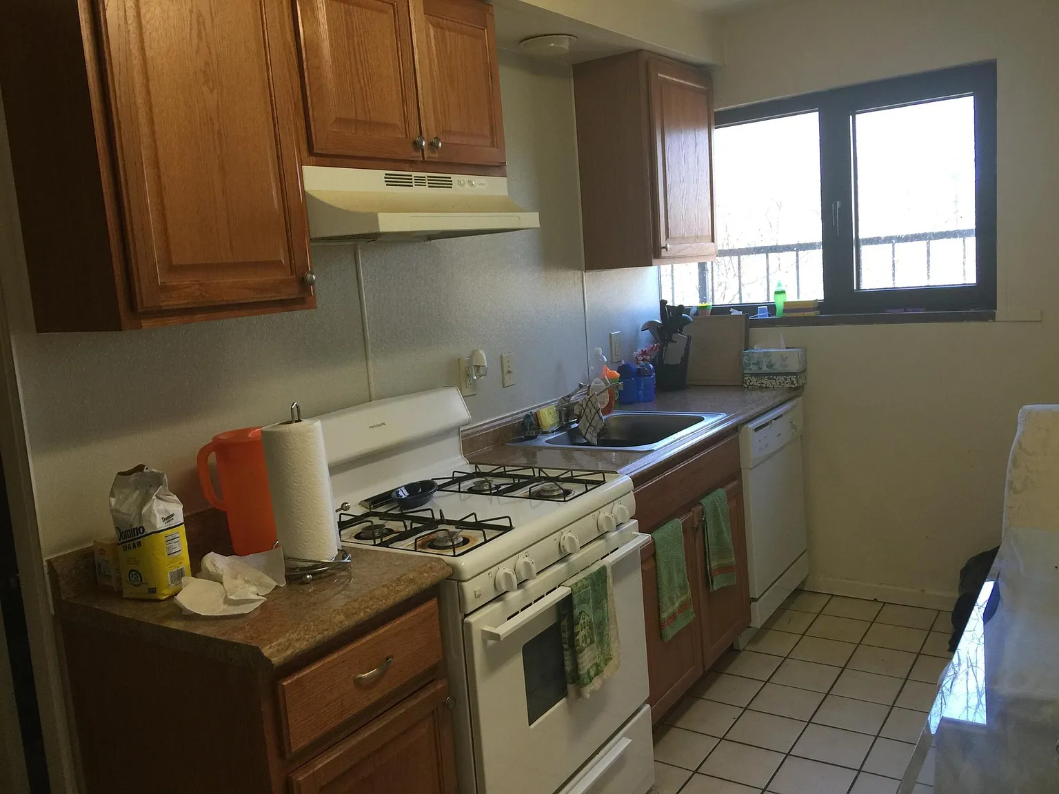 2 bed, 900 sqft, $650 — Photo 1