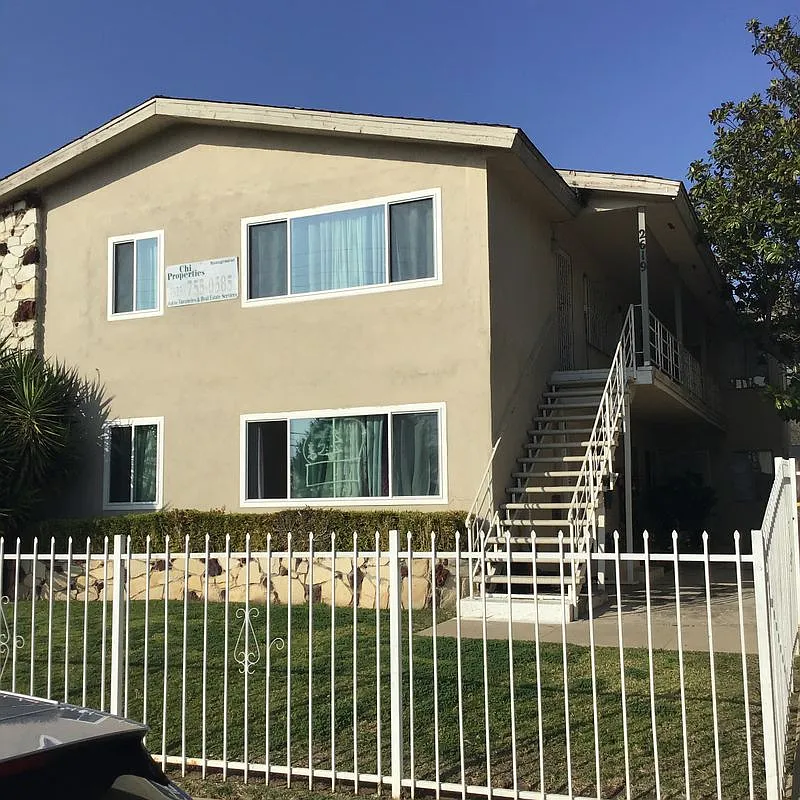 2 bed, 1.0 bath, 675 sqft, $2,350 — Photo 1