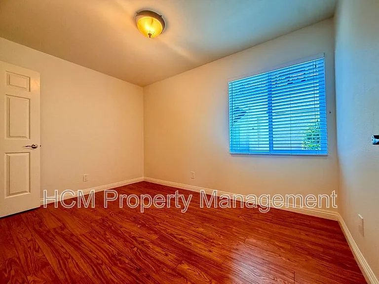 922 W 25th St #1 — Photo 18