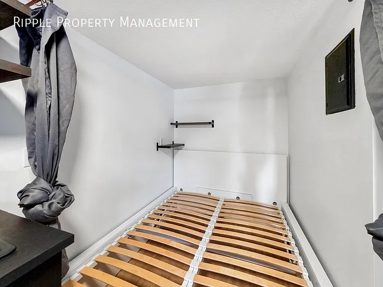 315 9a St NW #104 — Photo 14