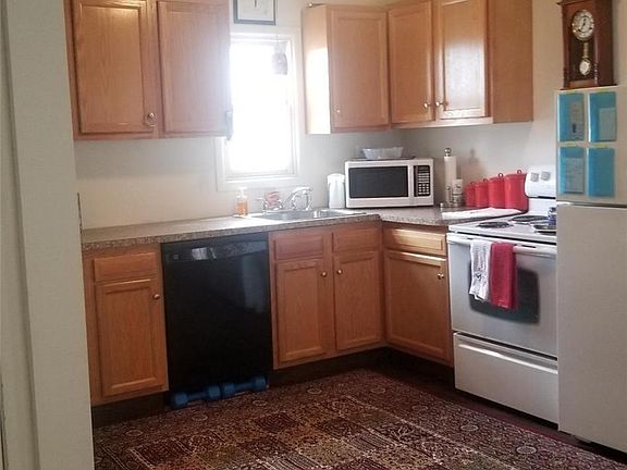 3rd image of 3611 Pine Ave