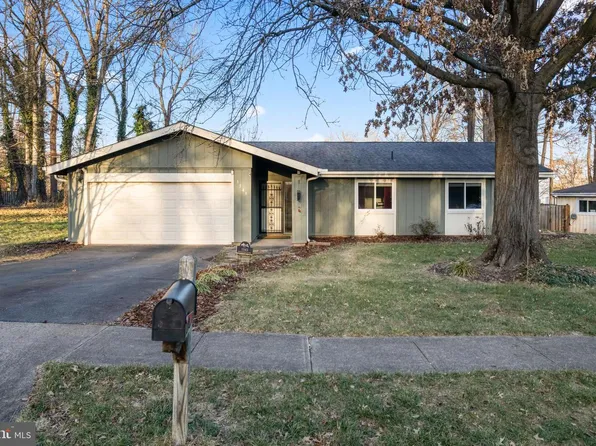 1543 Youngs Point Pl, Herndon, VA 20170