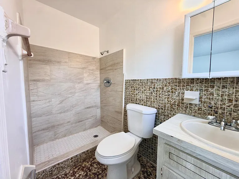 7643 NW 74th Ave — Photo 12