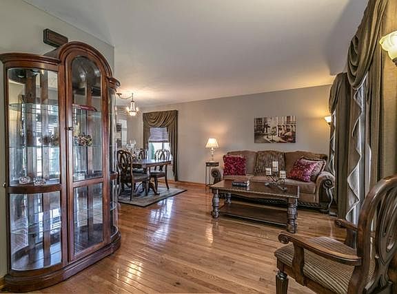3rd image of 2751 Jenna Cir