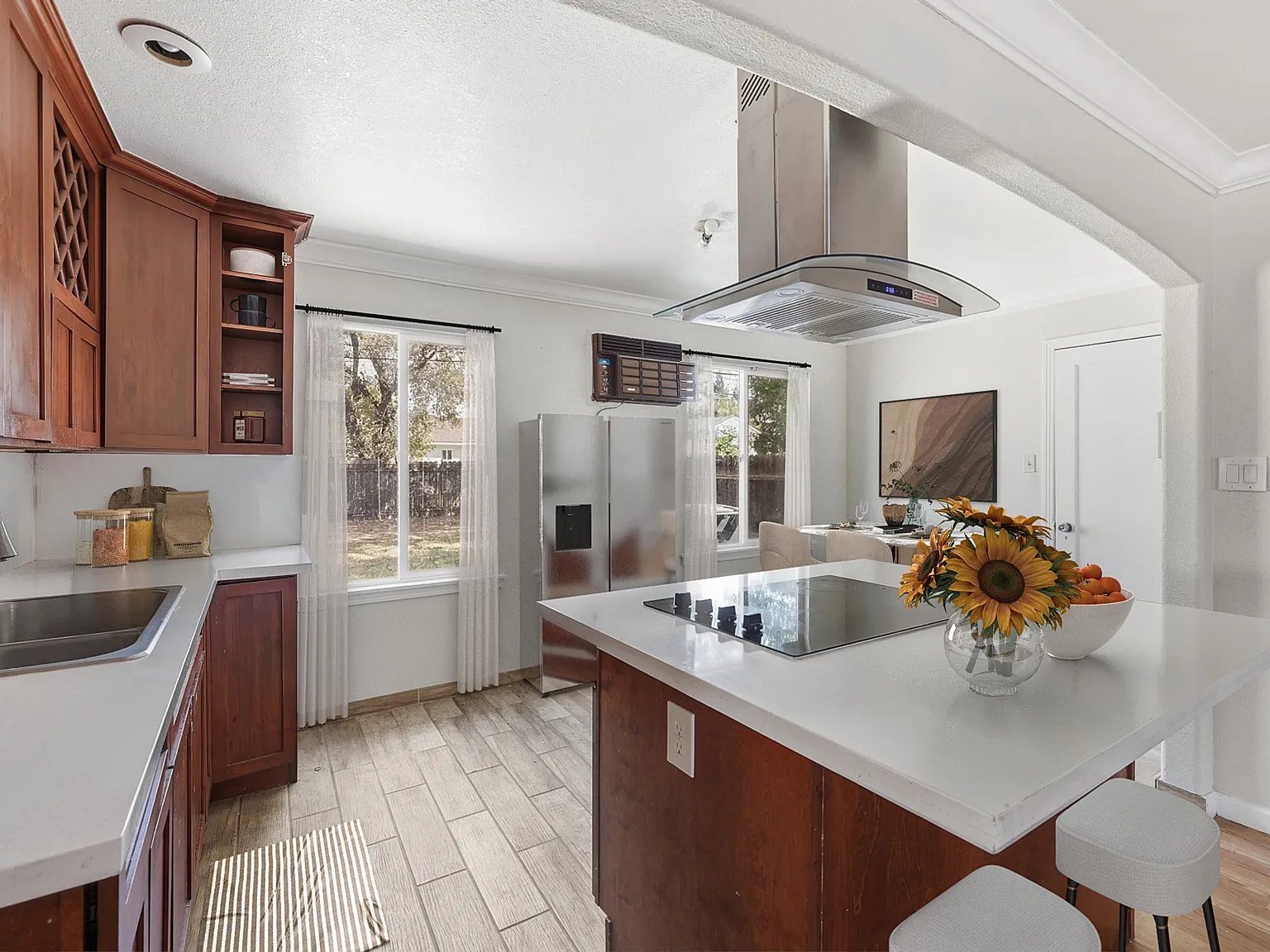 2 bed, 754 sqft, $1,900 — Photo 3