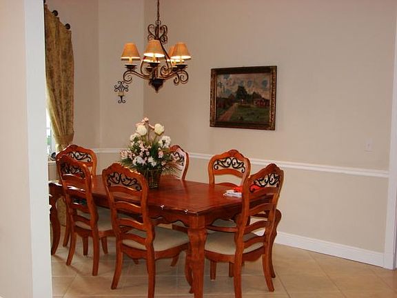 3rd image of 1027 SW Squire Johns Ln
