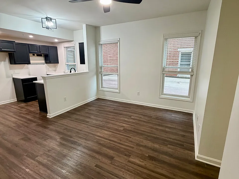 10639 Meeting St #204