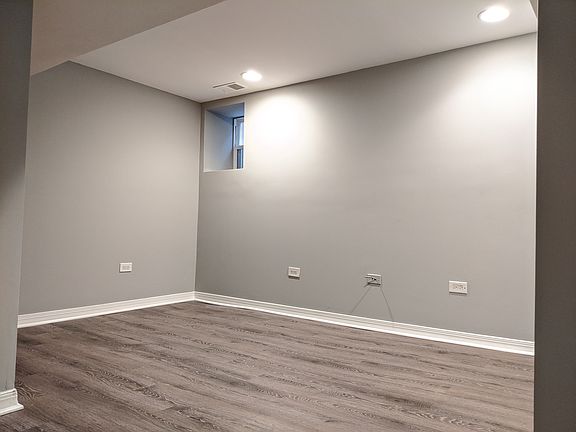 3rd image of 5804 N Artesian Ave Unit B