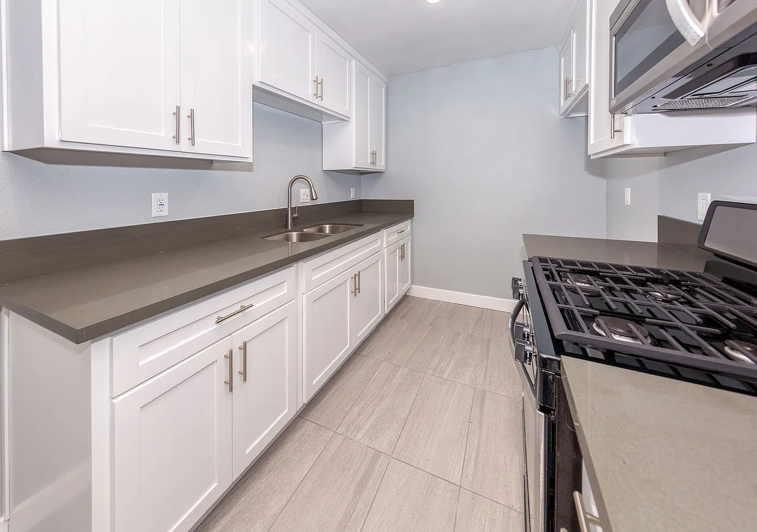 916 N Inglewood Ave — Photo 3
