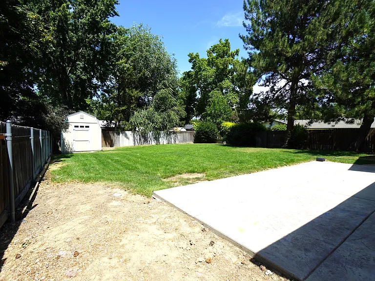 698 S Berwick Dr — Photo 30